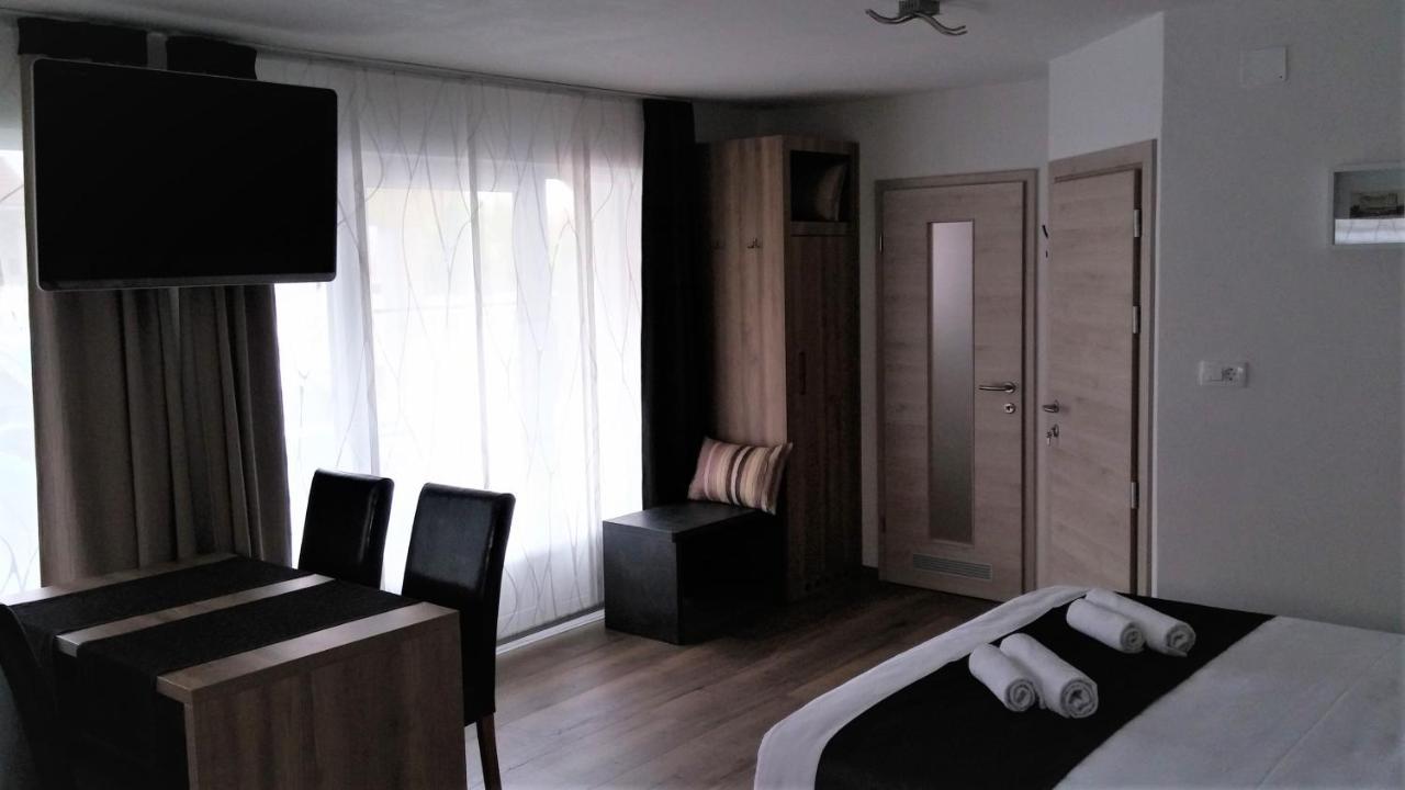 Yellow Dreamhouse Postojna Εξωτερικό φωτογραφία