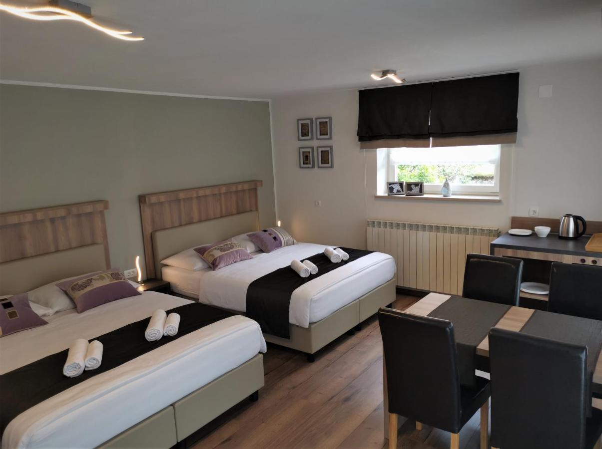 Yellow Dreamhouse Postojna Εξωτερικό φωτογραφία