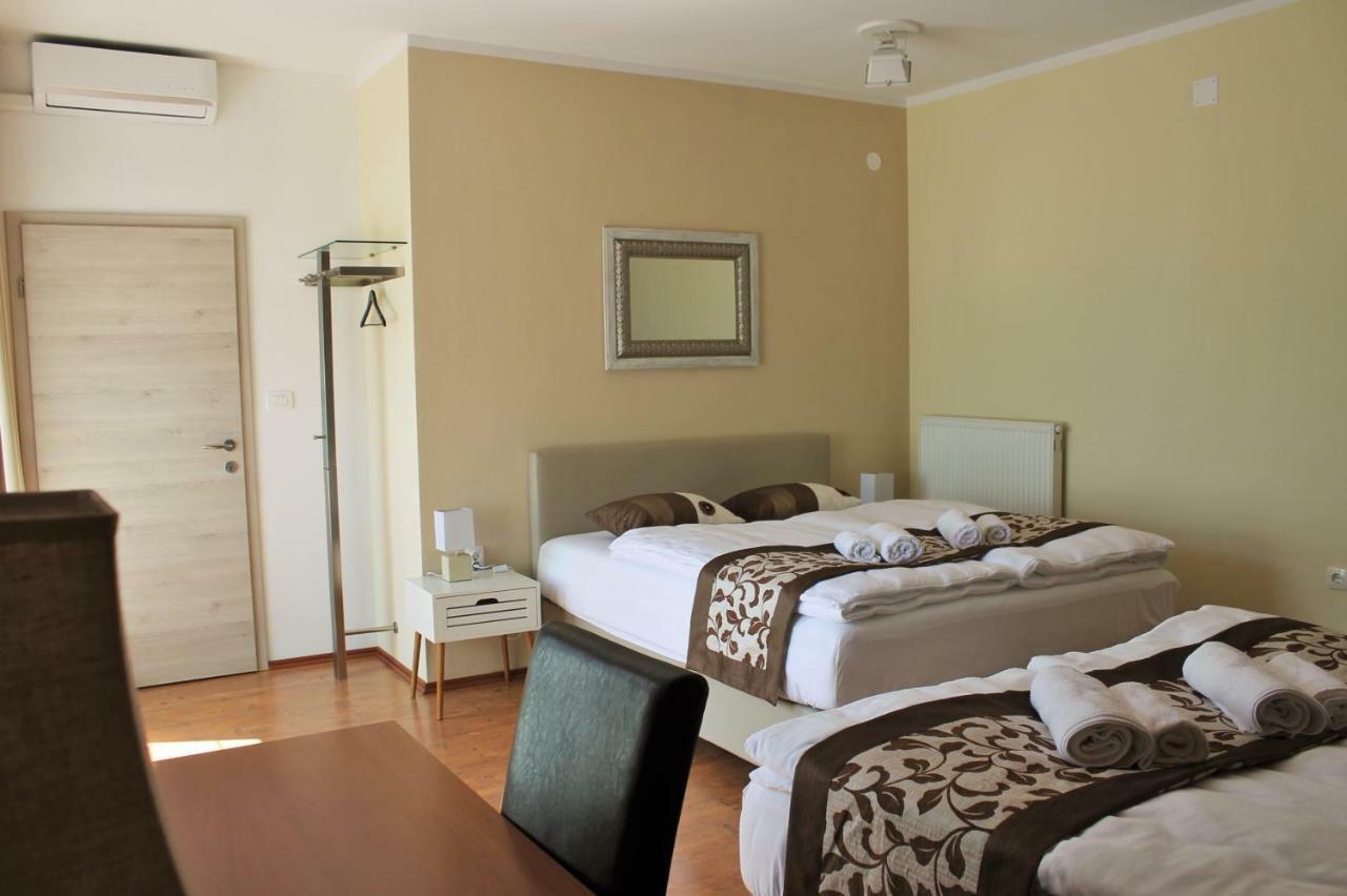 Yellow Dreamhouse Postojna Εξωτερικό φωτογραφία